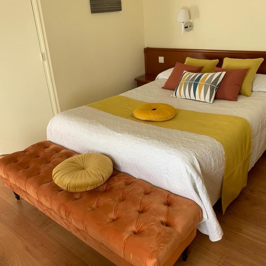 Auberge Du Cheval Blanc Beaumont-Pied-de-Boeuf  Kültér fotó