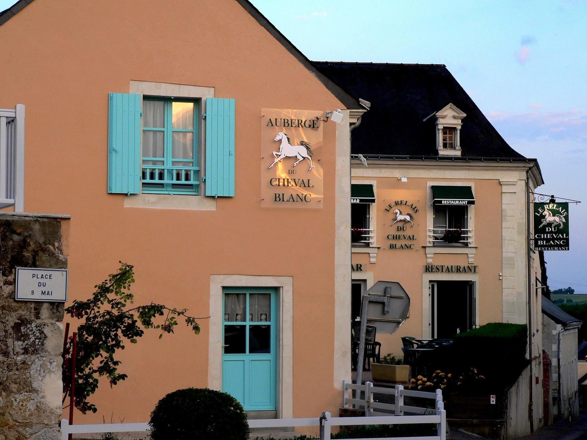 Auberge Du Cheval Blanc Beaumont-Pied-de-Boeuf  Kültér fotó